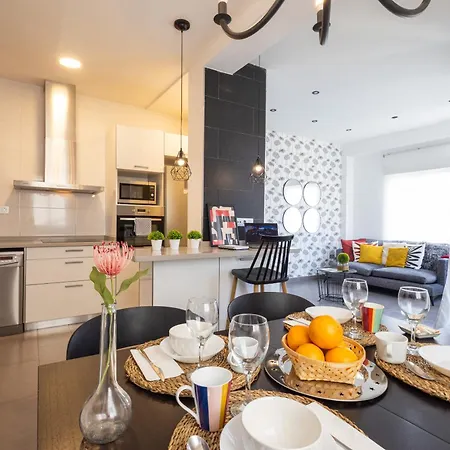 Florit Flats - Stylish 2 Bedroom Ac Wifi Terrace Attic In Center