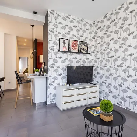 Florit Flats - Stylish 2 Bedroom Ac Wifi Terrace Attic In Center Daire