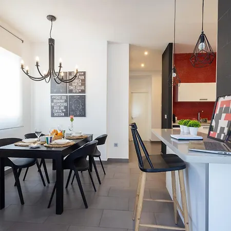 Daire Florit Flats - Stylish 2 Bedroom Ac Wifi Terrace Attic In Center *